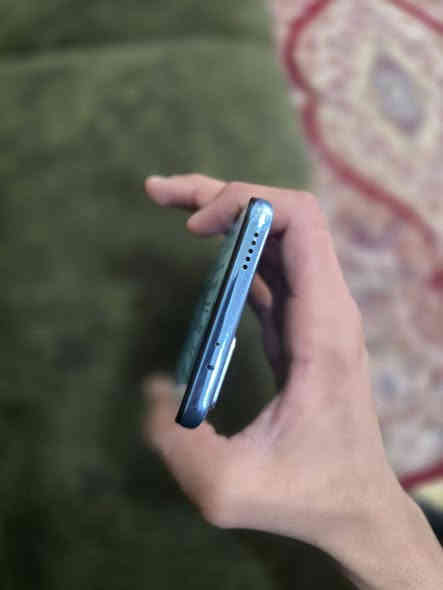 سلام عليكم  شاومي 12 تي 
ذاكره 256   جهاز مكفول 
فقط بصمه الصبع  ما تشتغل 
وطخه في الطراف جانت مشكله
 بل دخمه مال صوت سويتها 
جهاز ملحقاته 2 كفرات وشاحنه 
جهاز يشحن120 واط 
 جهاز 90 فريم بوبجي 
سعر جهاز ب 220 وبي مجال 
مكاني بغداد زعفرانيه 
*********** اتصل+ واتساب
