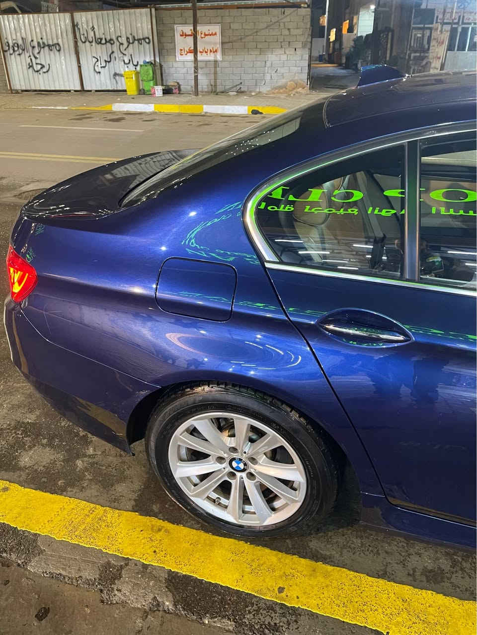 السلام عليكم bmw 528i 2016 للبيع ماشية ٢٠٥ الف كيلو رقم قادسية السيارة بدون نواقص بيه صبغ قطعه وحدة صور الحادث موجودة بالمنشور والسيارة بدون ايرباك السعر 149$ وبي مجال رقم *********** بغداد, العراق
