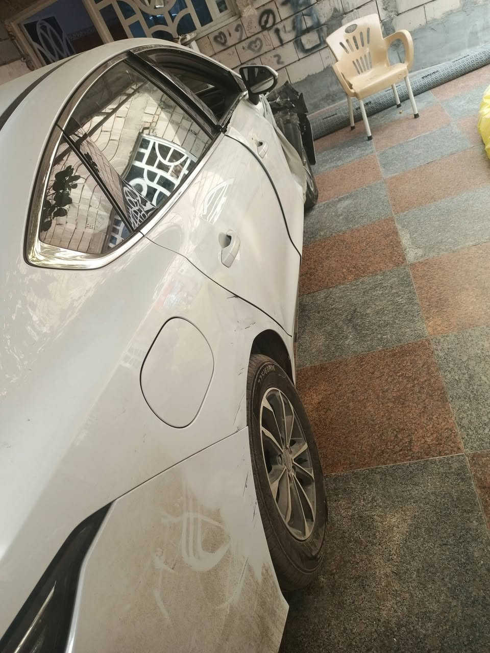 السلام عليكم بي واي دي ديستروير موديل 25بصره بسمي بيها هذه الحادث على حادثها أبيعها تعمل وتسير ماشيه 16الف السعر 118وبيها مجال  العنوان البصره الحيانيه شارع القائد قرب حسينيه اصحاب الكساء هاتف ***********
