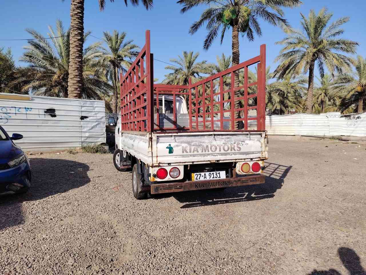 بنكو2700 موديل 13
محرك كير اكسل شاصي رقم شاصي مكفول.
تخم تاير صدر خلفي امامي منظومة تبريد كله جديد.
سنوية باسمي لل 27. 
بيها بارد بربع والبدي بيه تكشير
سيارة جاهزة مال جناي مكاني بغداد
السعر ٩٨
شراي اتصل ***********
