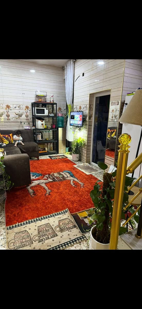 السلام عليكم
بيت نظيف بدون نقص ٥٠ م للبيع بالزراعي مقابل كلية العلوم الاقتصادية قريب ع الشارع بيت نظيف طابقين والثالث هم سندويش اقرار محكمة باسمي  سند ٢٥ تليفون *********** واتساب أو ***********
