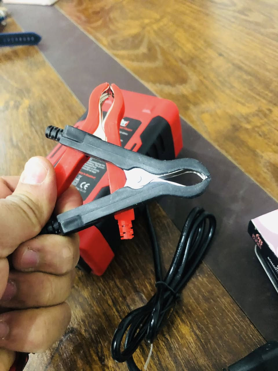 شاحن بطارية ١٢ فولت
٦ امبير 
يشحن دراجة وسيارة 
الي يحتاجه يراسلني ويدلل


**إذا كنت صاحب هذا الإعلان وتريد حذفه لأي سبب، رجاءا أرسل رسالة إلى الدعم الفني**