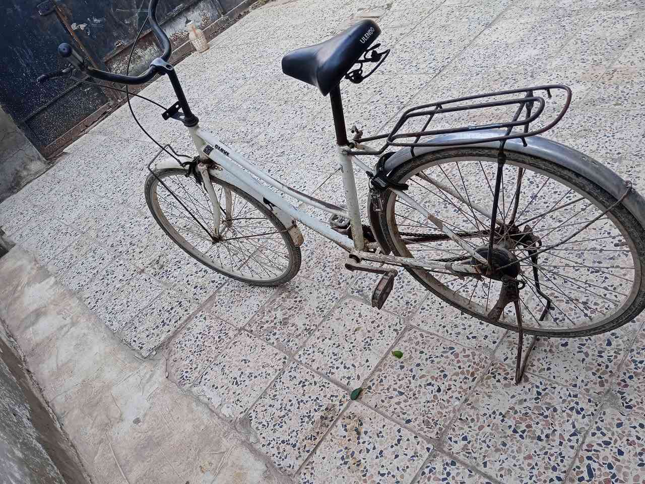 السلام عليكم بايسيكل موزه حجم 26 جاملغ الخلفي جديد تايرات جدد هنه والحوابه والبريك الخفي جديد ابريك امامي وخلفي  مكاني ديالئ بعقوبه لاستفسار عل رقم *********** السعر 45
