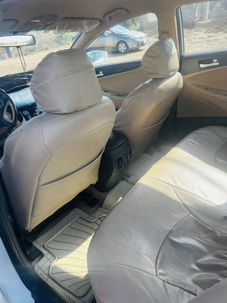 السياره للبيع سوناتا خليجي 
مديل 12مواصفات الشركة 
العامة معروفة قطعتين تبريد 
وشفتات وتحكمات 
رقم بغداد بسمي 
سيارة جديده بالعافيه على الياخذها 
السعر 132وبيها مجال 
***********
