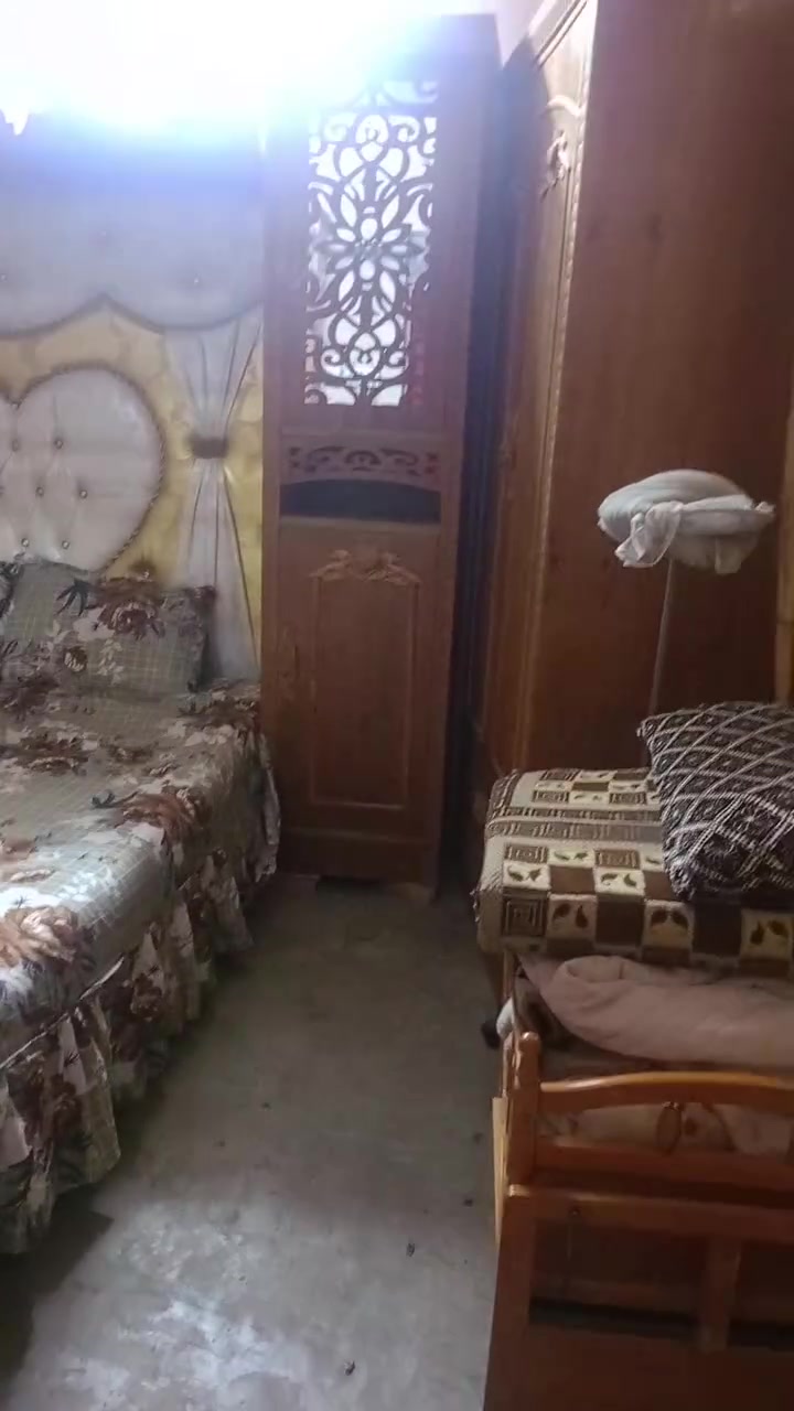 السلام عليكم ورحمة الله وبركاته
يوجد غرفه نوم مستعمله للبيع 
وبسعر مناسب بس ب 700
وبيها مجال شي بسيط 
العنوان موصل حي الانتصار 
الرقم ***********
