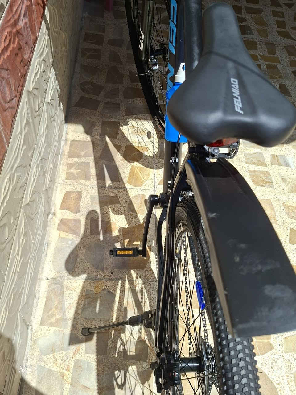 بايسكل من ماركة Felnaio  نسخة super speed 100 فريم فافون  تاير المنيوم   قياسه كبير قياس 29 دبل فتح وقفل وفرامل ديسك و يجي 21 سرعة 7 خلفي و 3 امامي بايسكل جداً نظيف مثل الجديد كامل شغال فرامل كير دبل ابيع بشرط النظافة 
سعرها ٢٤٠ الف 
مكاني اربيل 
واتس ***********
