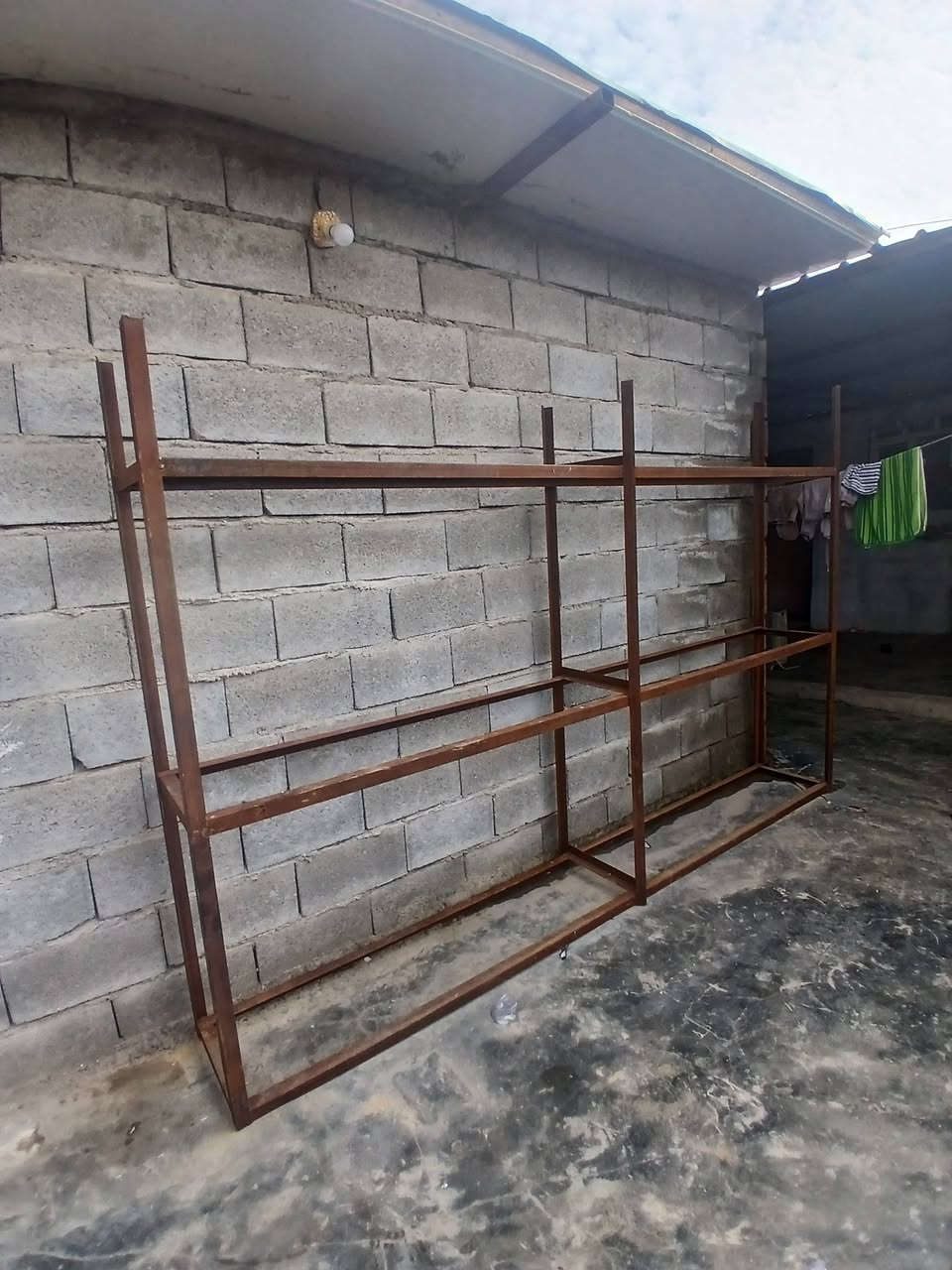 اقراض محل كامل رفوف ٨ متر مجمده عارضه ميز مكتب ميزان مكاني كركوك واحد حزيران ***********
