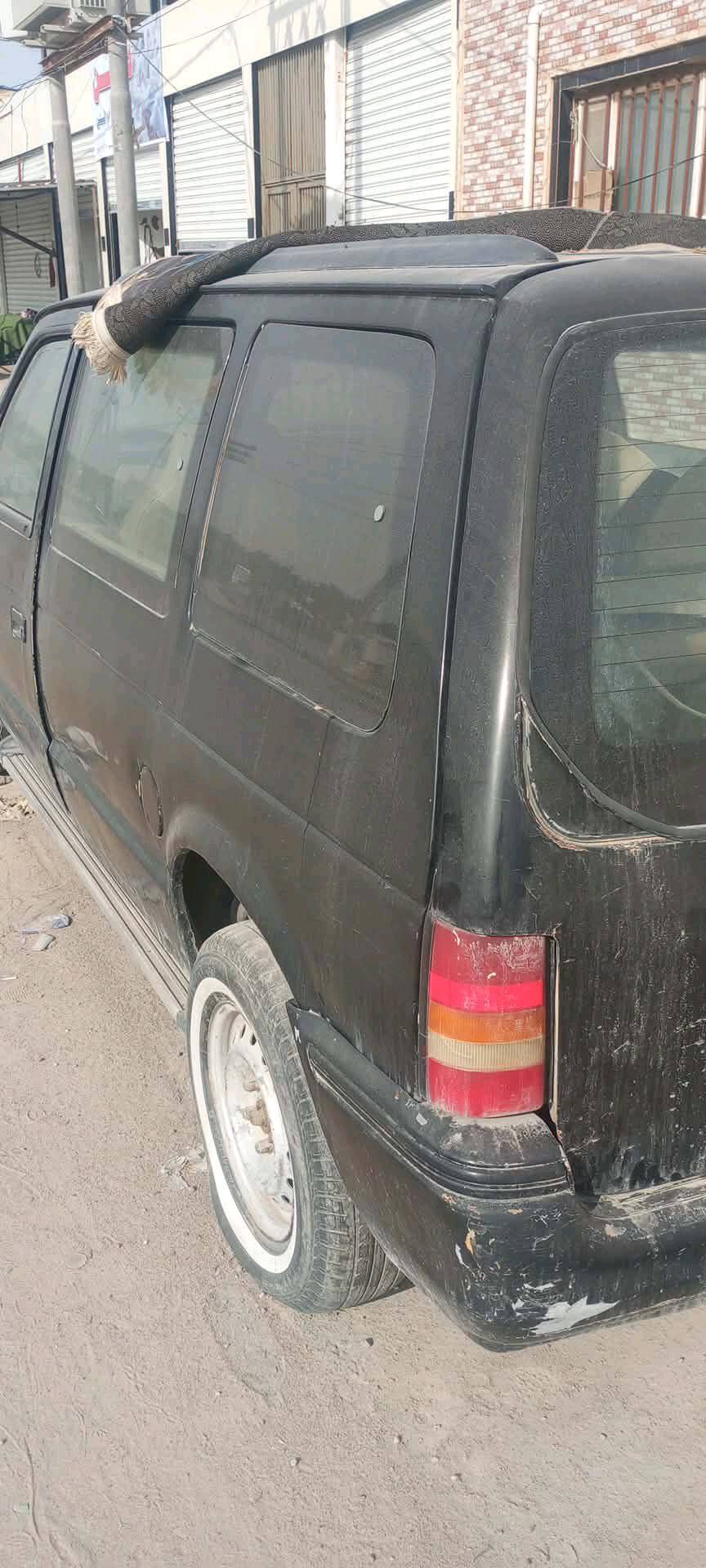 السلام عليكم سياره كلايزر مديل 92  سياره زينه بس يرادلها ترتبيبات للبيع و للمراوس سعر22وبيها مجال رحمالله والديكم لحد يكسر بل سعر  مكان نجف  ***********