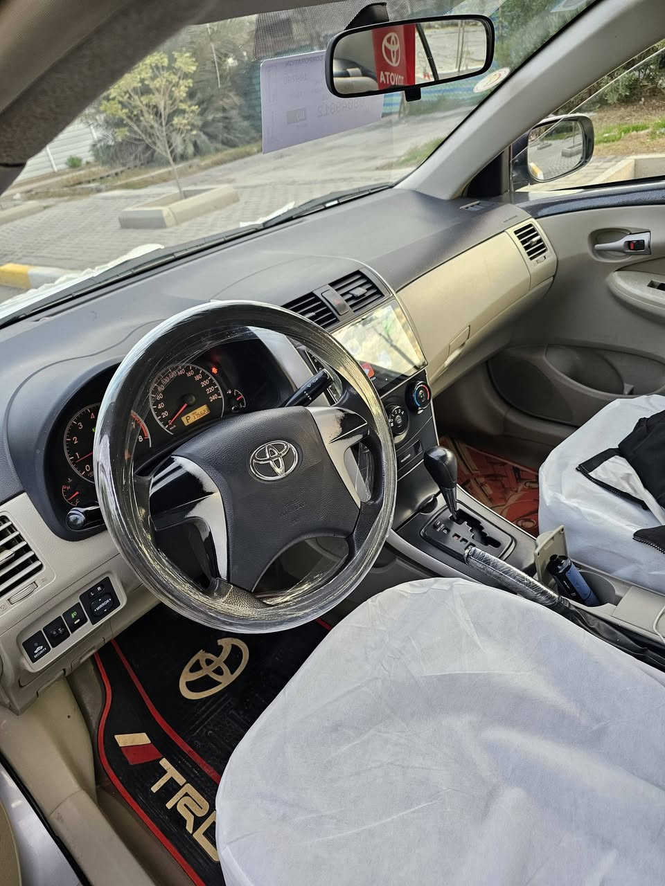 كورلا 2012  خليجي شركه العامه
مكينه 1800 لوك بلاد 
تبريد ثلج ❄️ بلادي 
بيها قطعتين صبغ الباقي كفاله 
تخم تاير جديد صدر جديد 
رقم بغداد 
هزه وسنويه جديد. بااسمي 
سعر 115 وبيها مجال 
مكان بغداد عامريه او سيديه
***********
