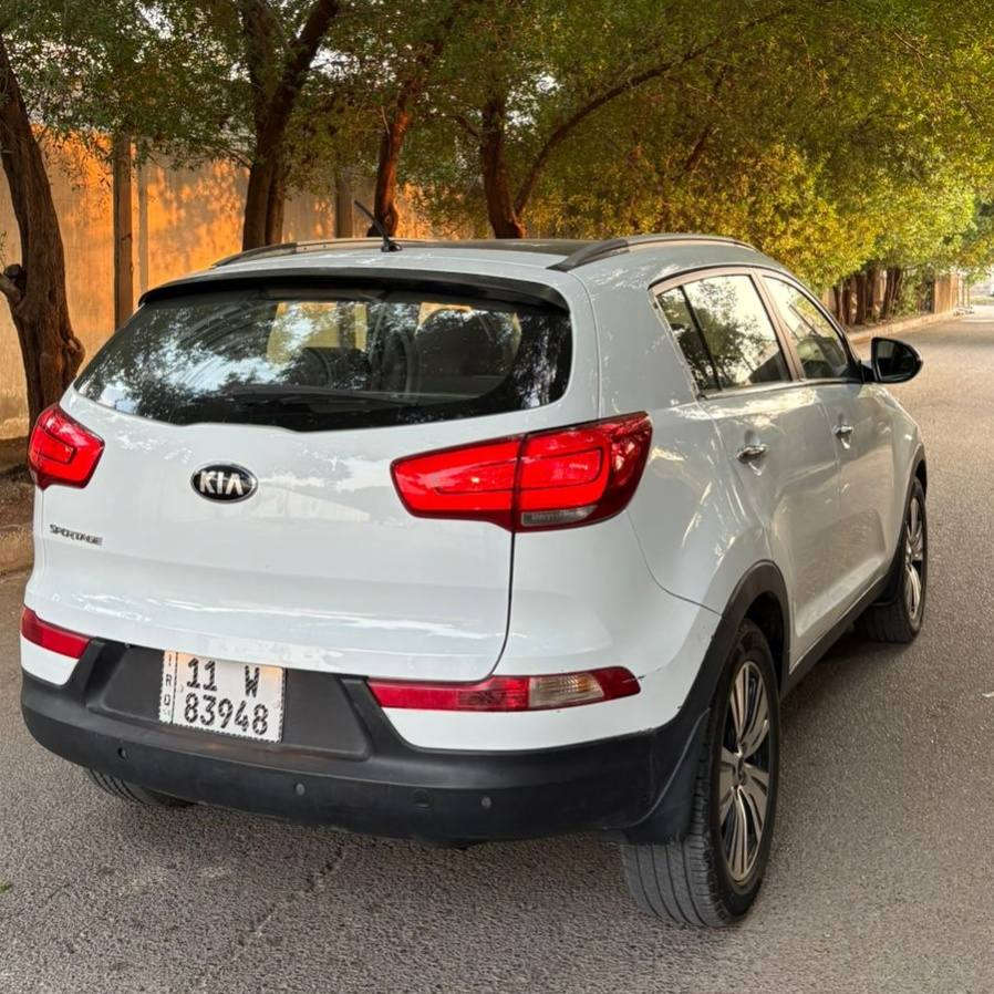 سبورتج ٢٠١٥ ( خـليـجـي ) 
ماشيه ٨٠ الف كيلو فقط
السياره جديده ومابيها نقص
رقم بغداد تحويل ثاني يوم
والسونار موجود ويه الصور 
رقم صاحب سيارة ***********
