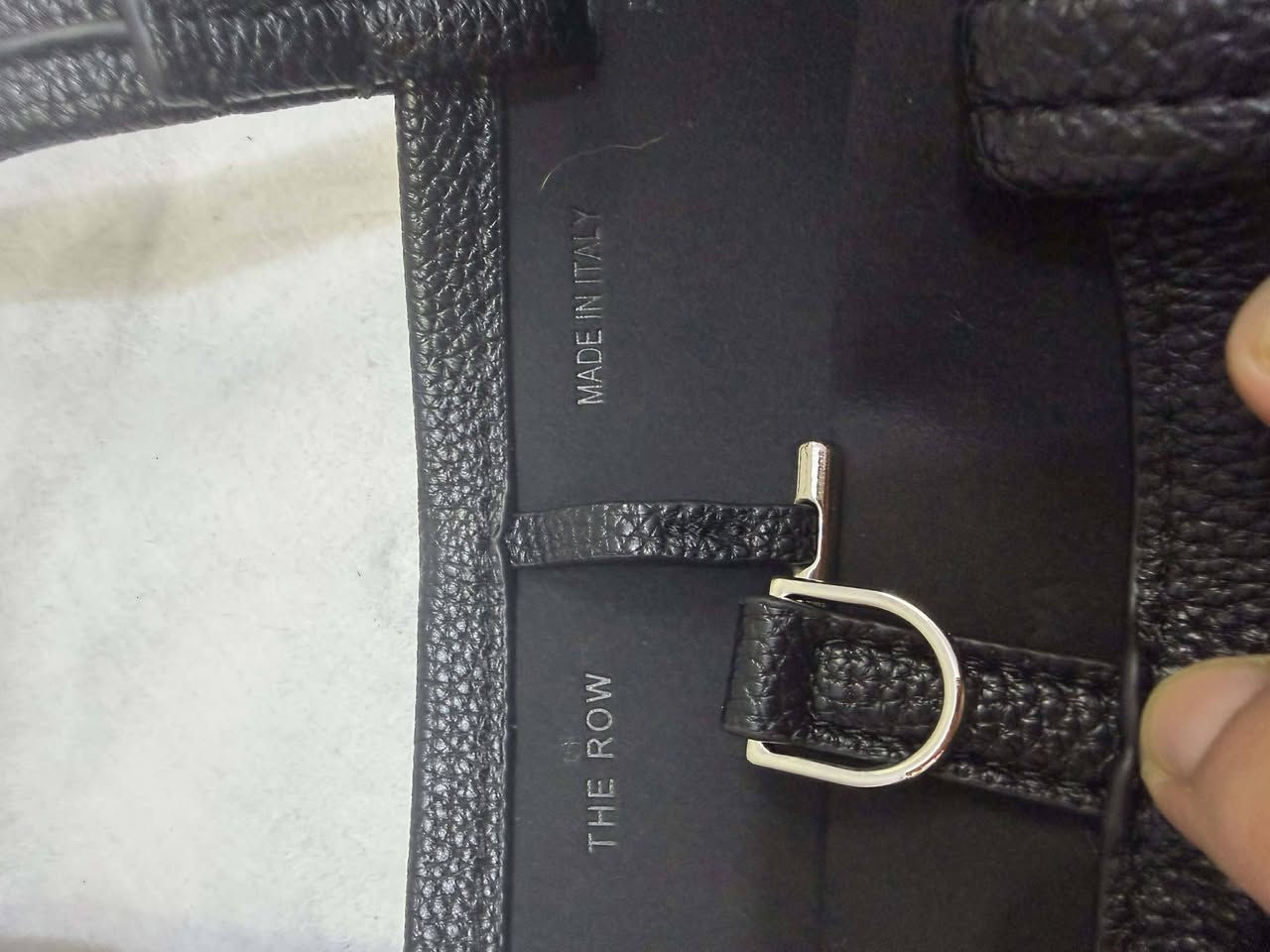 السلام عليكم 
من رخصة الادمن متوفر جنطه ذه رو حجم  صغير كوالتي كلش عالي


**إذا كنت صاحب هذا الإعلان وتريد حذفه لأي سبب، رجاءا أرسل رسالة إلى الدعم الفني**