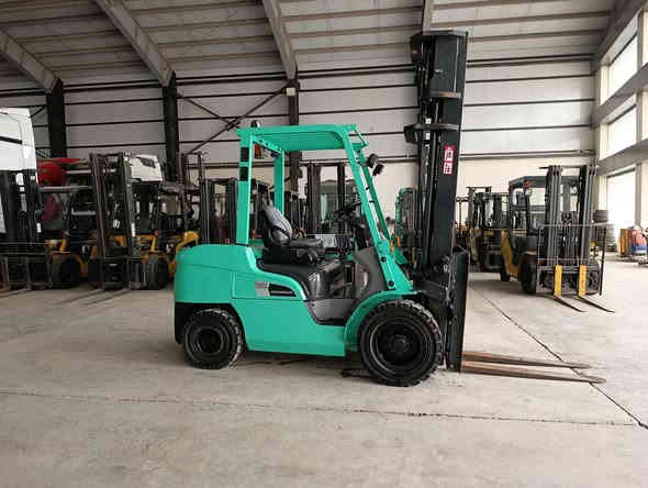 عالم الرافعات في العراق میسبوشی 2018
                 حجم  3 طن و نص مستخدم أوربا فقط
                            دخول جديد  جب عالي 3  قطع 
        ارتفاع الجب  6 مترات   4 حركات محرك s4s            ديزل  آوراق منفيس مؤقت مشتغله قليل شوكيه مكفول كفاله عامە  للاستفسار عن السعر اتصل على   الأرقام  ***********  ابو ڤاران
 او مراسله واتساب  يوجد توصيل 🚚 الى جميع  المحافظات @جميع
