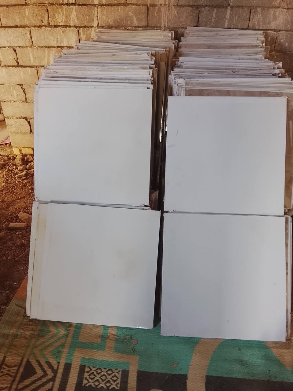 سقف ثانوي للبيع لون واحد مكان ناصريه طريق السفينه ***********
