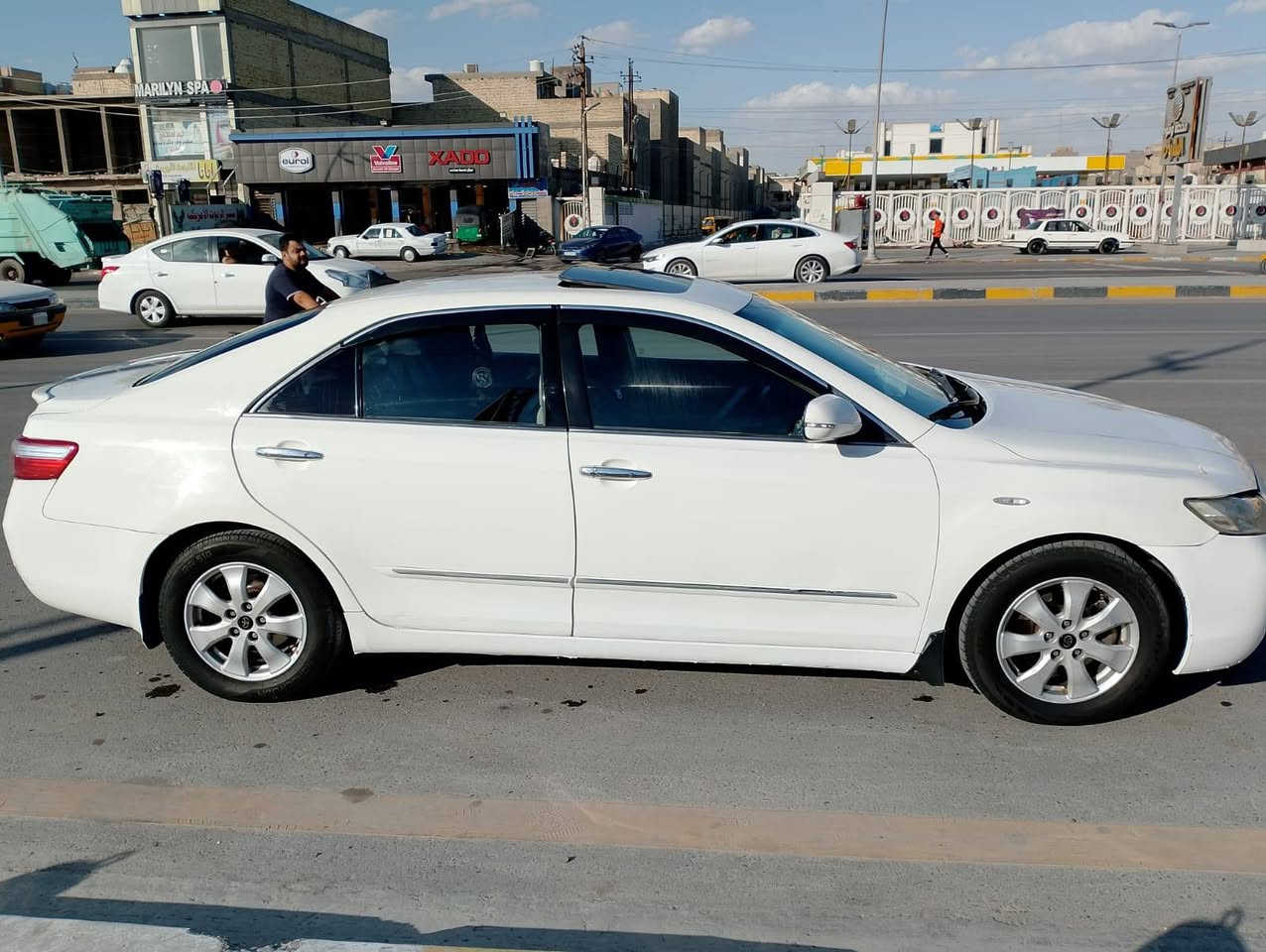 السلام عليكم شباب  كاميري موديل 2009 ابيض اللون رقم بغداد نكليزي الجديد بأسمي تحويل ثاني يوم هزة جديدة كامرة حساسات فتحه كشن السائق كهرباء تحكم استيرن بردة خلفيه اصليه سلايت طخم تاير جديد باتري جديد كشنات دومشه جديدة تبريد قطعتين اشاير بالمري السيارة نظيفة مكينه 2400 لايت زنون حادثها خلفي بالصندوك للمعلومات شباب المكينه قبل اسبوع شادها مال حاويه جديدة لوك  مكان السياره بغداد البلديات 
***********
