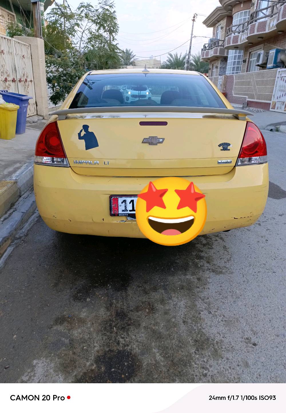 أنا عندي للبيع سيارة شيفروليه إمبالا إل تي 2008. السيارة لونها أصفر مع بعض التفاصيل بالأسود، وهي بحالة جيدة من ناحية الجسم والمظهر. من الداخل، المقاعد مغطاة بكسوة مريحة، وهناك مساحة كافية ومريحة للركاب. السيارة تستخدم بشكل ممتاز للنقل والرحلات، وأيضاً مناسبة للعمل كتاكسي بسبب لونها الواضح والمميز. الغيار أوتوماتيكي، ومجهزة بمعدات جيدة للقيادة اليومية.