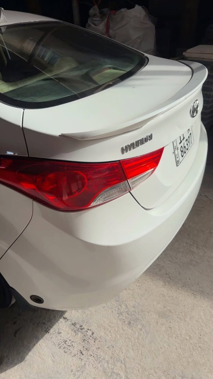 السلام عليكم 
النترا 14 خليجي فول عدا البصمة سياره بدون صبغ فقط بارد مكانات كد اصبع فقط فتحة سقف مري شفط تخم تاير وويل جديد السياره بانزين غاز بااسمي
مكينه 1800 دوش بدون دوانز السياره خير من الله رقم بغداد الجديد بسمي
***********
سعر 115 او مرواس بحديث حسب القناعة
