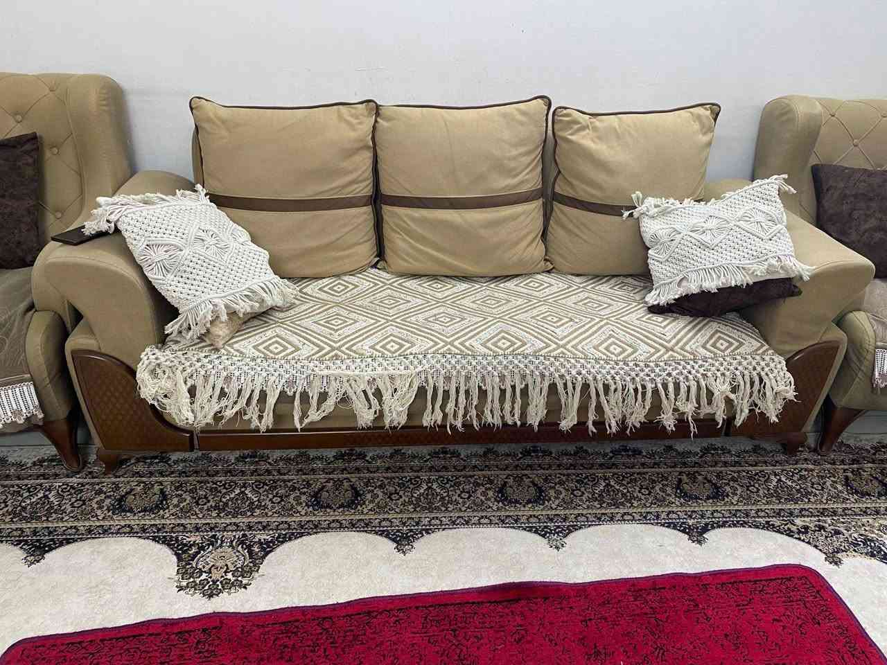 تخم قنفات تركي 10 مقاعد
كرسين 
٢ قنفات كبار 
ووحدة وسط 
+ مفرش بوهيمي مجاني 
+ طبلات عدد ٣ مجاني 
السعر ٤٠٠ 
مدخل : مرايا + ميز 
سعر ٥٠


**إذا كنت صاحب هذا الإعلان وتريد حذفه لأي سبب، رجاءا أرسل رسالة إلى الدعم الفني**