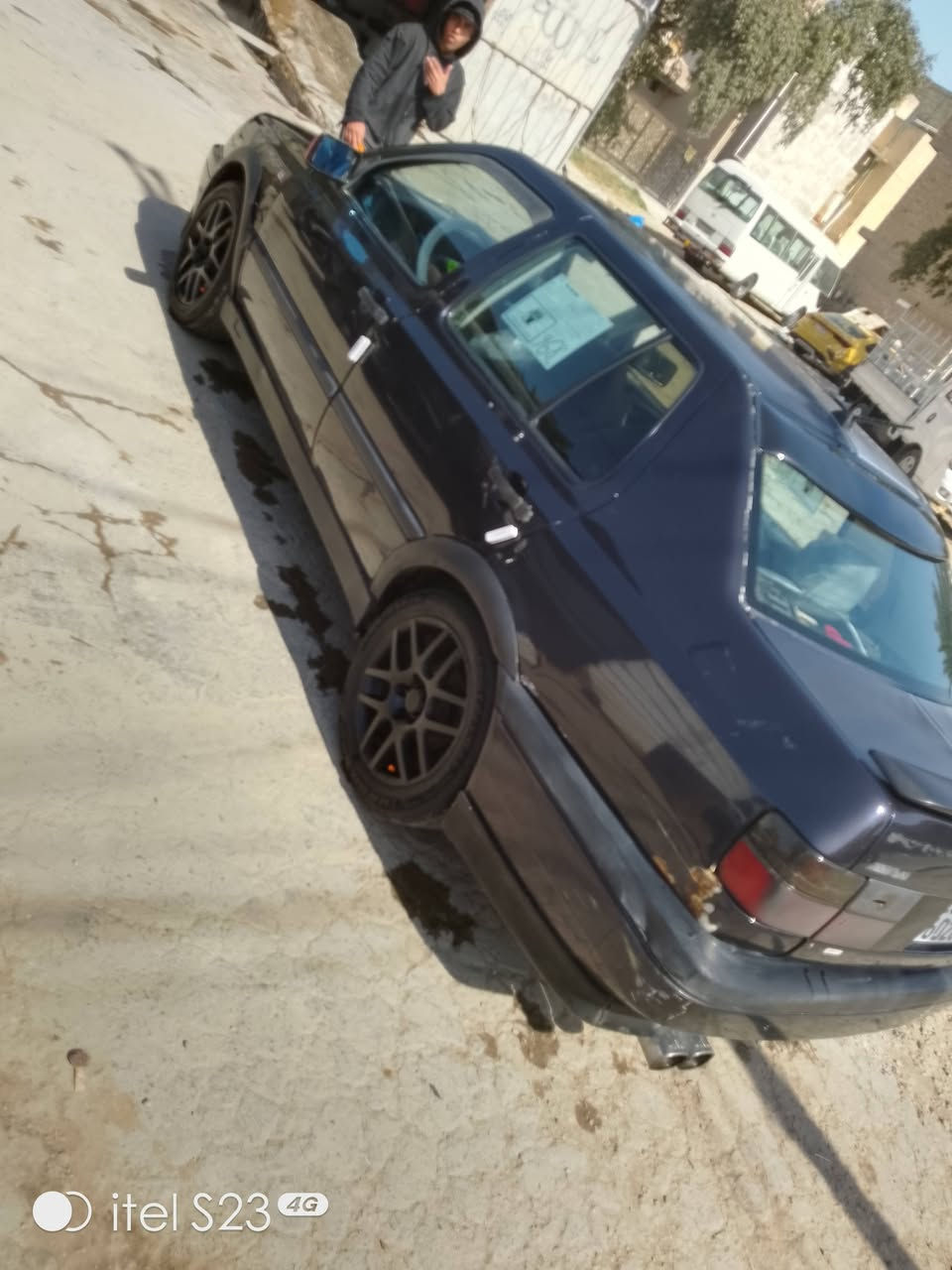 سلام عليكم سياره كولف فوكس واكن موديل1992 سياره جاهزه مكينه رياضي سته سلندر تخم كير عادي تاير جديد تبريد سياره حيل حلوه وبلعفيه عليخذه رقم نبار نكليزي مصفره غرمات تحويل مباشر مكاني بغدادشراي يخابر رقمي ***********
