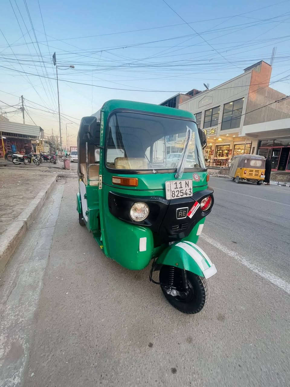 سلام عليكم ٢١   رقم وسنويه مكاني بغداد الكماليه عارضها ب ٥٤٠٠ وبيها مجال قليل رقمي 
***********
