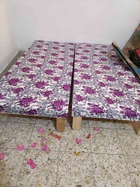 مرحبا جرابي عدد ثنين مابيهم اي ضر ب15نهايتهم مستعجله على بيعتهم 077579...