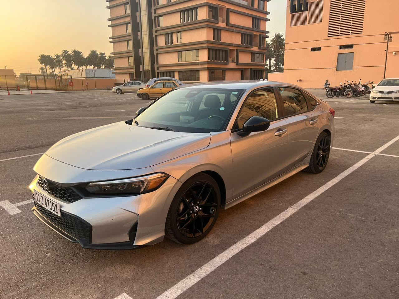 للبيع هوندا سفيك سبورت2025
حادث جاملغ الخلفي مصلح مع تبديل قبق جنطه
بصمة 
شاشة 
كاميرا دوارة 
نقطة عمياء
تحكمات ستيرن 
شفتات ستيرن 
تشغيل عن بعد 
تحديد مسار 
توقف ذاتي ثلاث وضعيات قيادة 
اوتو هولد 
سايد بريك 
محرك 2.0 
 مكاني بغداد 
***********
السعر 165
