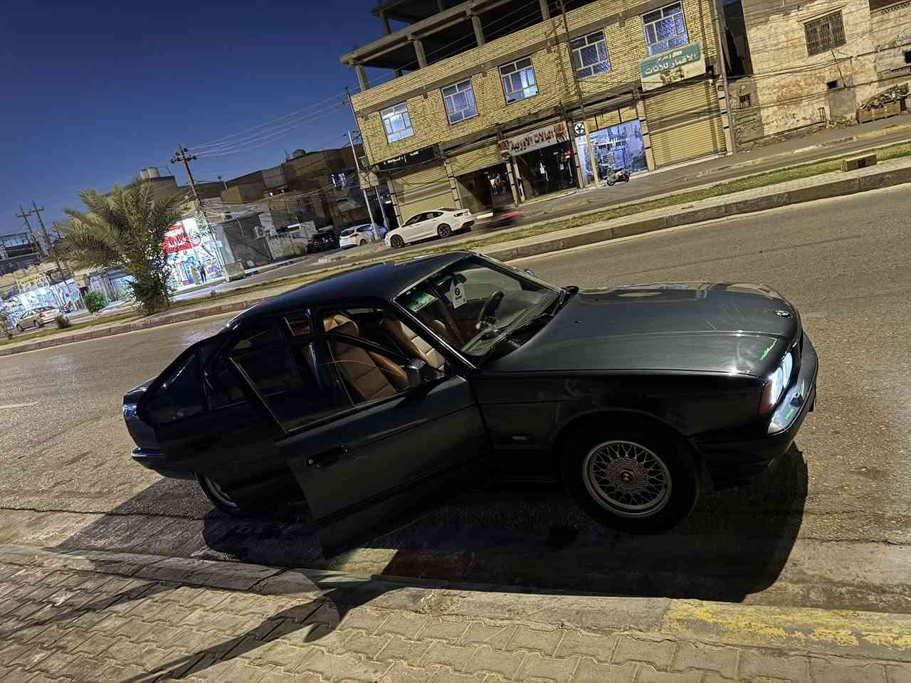 سلام عليكم بي ام 535 اصل موديل 92 بجم عريض سياره جاهزه تخم تايرات كهربائيات كلها شغاله تبريد حداديه رقم انبار مشروع وطني السعر 60$ مكان السياره بابل الكفل رقم الهاتف ***********📞
