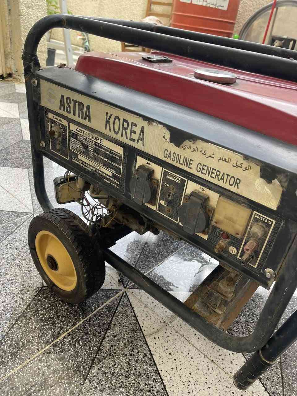 مولد 3kv
12 امبير بانزين شغاله ع الفحص
السعر 150
واتساب : ***********
