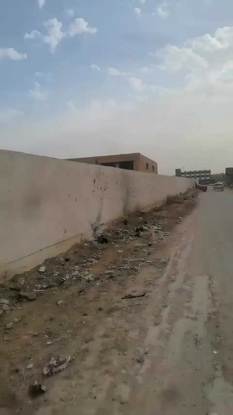 السلام عليكم بيت للبيع المساحة 200 متر الفتاحية قرب مركز سومر للاستفسار ***********/***********
