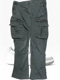 بنطلون كارجو • مقاس ٣٨-٤٠ • طول ١٠٥سم