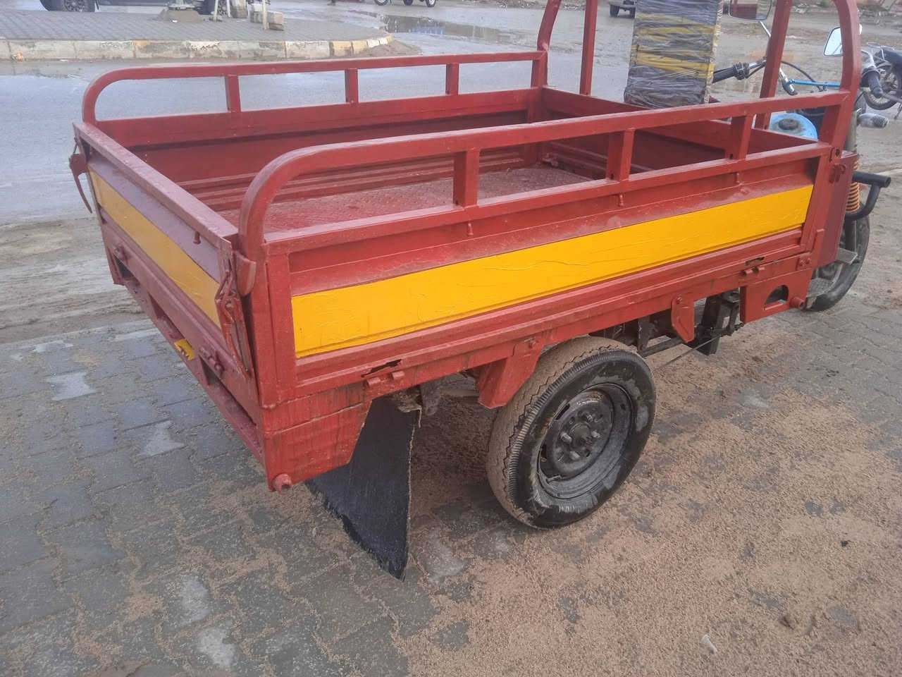 سلام عليكم
ستوته للبيع موديل 2010 نقص بس الوصولات 
السعر 650 وبها مجال بسيط 
العنوان فلاحيه 
***********
