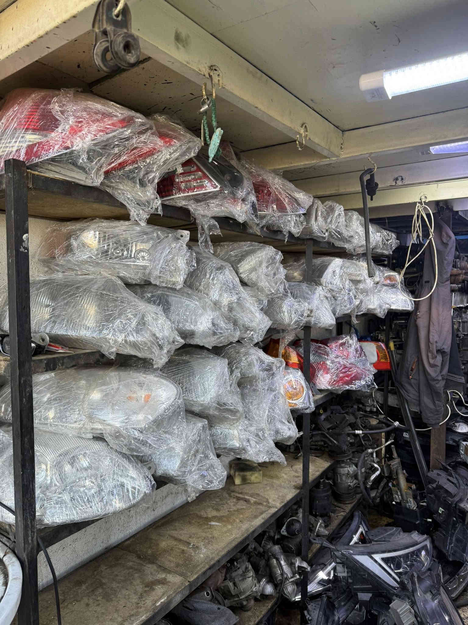 على بركه اللّه تم وصول حاويه محركات جميع السيارات الكوريه القديمه والحديثه سيارات فيرنه وريو كاملات كل قطع الغيار العنوان طالبيه مقابل كوفي المدلل للتواصل
*********** كاظم *********** نعوش
