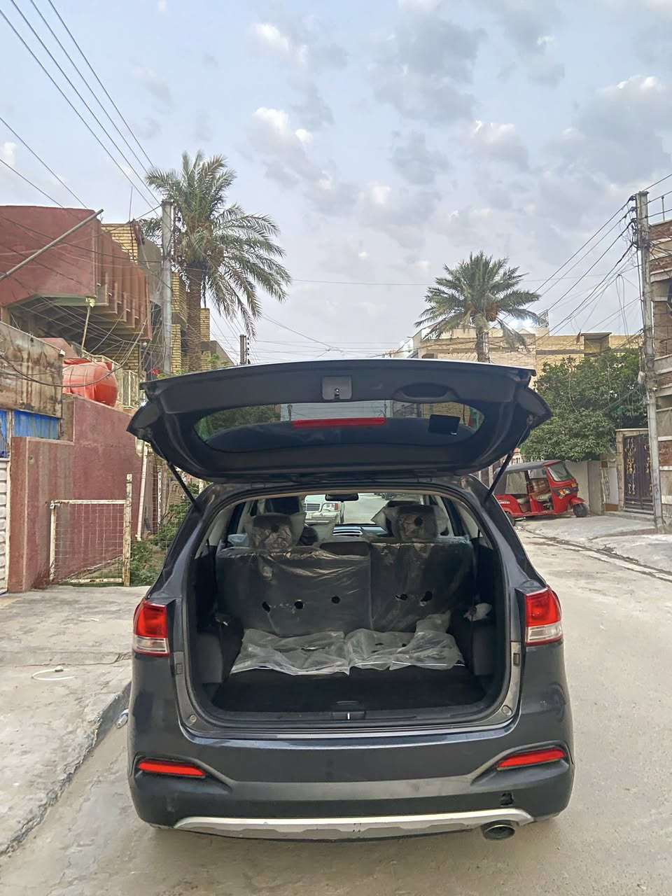 🔥 للبيع – كيا سورنتو 2017  أمريكي

🚗 الموديل: كيا سورنتو 2017  
🌍 المواصفات:  (وارد أمريكي)  
⚙️ المحرك: 6 سلندر    
🚀 القوة: تقريباً 290 حصان  
🔄 القير: أوتوماتيك  
🛞 الدفع: رباعي (AWD)  
👨‍👩‍👧‍👦 عدد الركاب: 7 مقاعد  

✨ المواصفات:  
✔️  تبريد 🧊 ثلج
✔️ شاشة + كاميرا خلفية   
 ✔️ نظام مثبت سرعة   
✔️ مكيف دبل + خلفي  
✔️  اشاير مرايات 

🛢️ نوع الوقود: بنزين  
⛽ صرفية جيدة بالنسبة للحجم  

📍 الموقع: (بغداد)  
📊 الممشى: (200)  
💰 السعر: (149) 

📞 رقم الهاتف: (***********)  

🚨 السيارة نظيفة جداً/ رقم اربيل باسمي
بيها خمس قطع صبغ بدون دواخل
