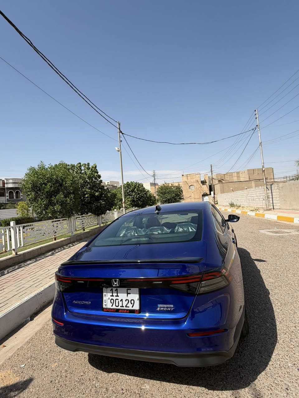 السلام عليكم هوندا اكورد 2024 سبورتL
بصمة 

سيارة نظيفة وحادث خفيف جداً
وسياره مغلفه ppf ضمان عشر سنوات 

📌 المواصفات:

* محرك هايبرد اقتصادي (بنزين + كهرباء)

* شاشة كبيرة 

* Apple CarPlay + Android Auto

* بصمة تشغيل + دخول ذكي

* مقاعد جلد كهرباء

* كاميرات دواره

* مثبت سرعة + أنظمة أمان كاملة

📊 التفاصيل:

* الموديل: 2024

* اللون: ازرق 

* الممشى: 26km

* الحالة: ممتازة / فحص كامل

السيارة حادثه دعاميه خلفيه فقط 
 
* 

📍 الموقع:  بغداد / الرمادي

📞 :***********
