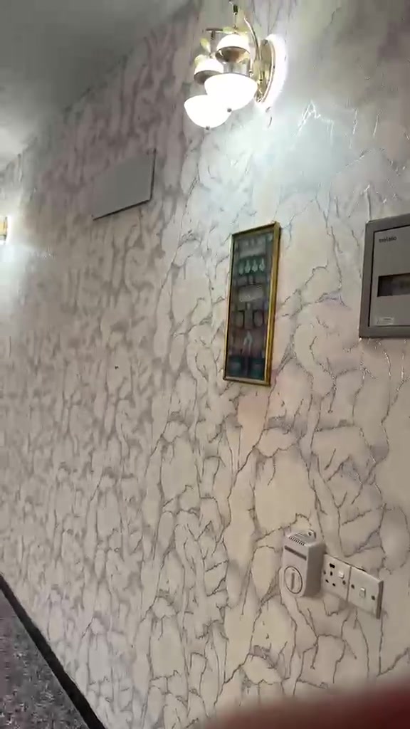 الايجار شقة طابق ثاني غرفتين وصالة وخدمات المكان الضباط قرب مجمع الروان السعر 600 الاتصال ***********
