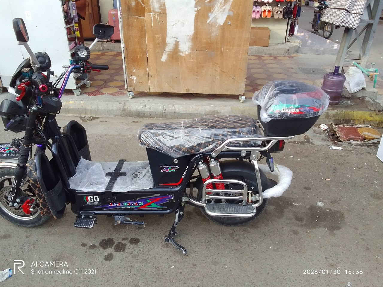 السلام عليكم دراجه شحن البيع السعر 600 بي مجال الموديل 2025. الرقم. ***********. بي واساب
