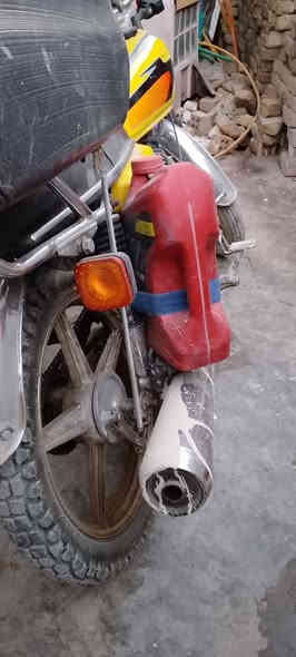 سلام عليكم دراجه للبيع 
ايراني اربعه كير 
لون اصفر كامله من كلشي 
لا تبخير لا تنقيص 
شلعه معدل 
مكفوله من كلشي 
اكفلها سرقه وعشائر 
السعر 400 بيه مجال 
العنوان بغداد بلديات
رقم ***********
