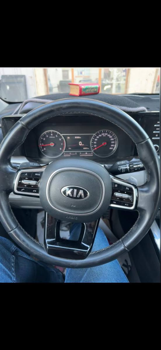 سلام عليكم سورنتو للبيع موديل 2021 خليجي 
ماشيه 65 الف 

 سياره سبعه راكب  / مكينه 6 سلندر 

  وسياره موجوده داخل بغداد 

مكينه دوش - 3500   سياره تحتوي على 4 وضعيات قياده 

سياره بدون معجنون فقط اثر حالوب خفيف كلش 4 قماره و 1 بنيد وباب خلفي 3 رصعات 
 
مواصفات سياره  

رقم بغداد  

- بصمه  عدد 2
- تشغيل عن بعد
-جنطه كهرباء 
- مرايات شفط 
- تخم تاير جديد 
- سبع الالوان داخلي 
- ترحيب 
- لايت لد 
_ دواخل بيچي 
- كشن كهربائي 
 - تحكم استيرن  
-  3 قطع تبريد 
- مثبت سرعه 
- بصمه ابواب 
- حساس امامي + خلفي 
- شفتات استيرن
- شاشه لمس تبريد 
- نضام مانع انزلاق 
- شاحنه لاسلكي 
 
سونار موجود داخل منشور 

رقم هاتف *********** 
السعر 263
