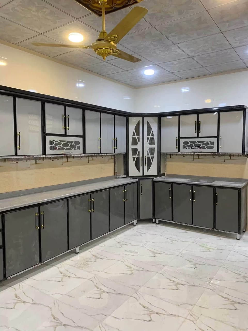 #تحديث #مطبخكِ يبدأ من هنا! 🏠💎 #كاونترات  بنقشات وألوان براقه وبأسعار تنافسية تناسب ميزانيتكم. متوفر موديلات وقياسات المنيوم وخشب MDfايضا ابواب تركيه 
موقع معمل كربلاء العطيشي ابو سليمان
***********
