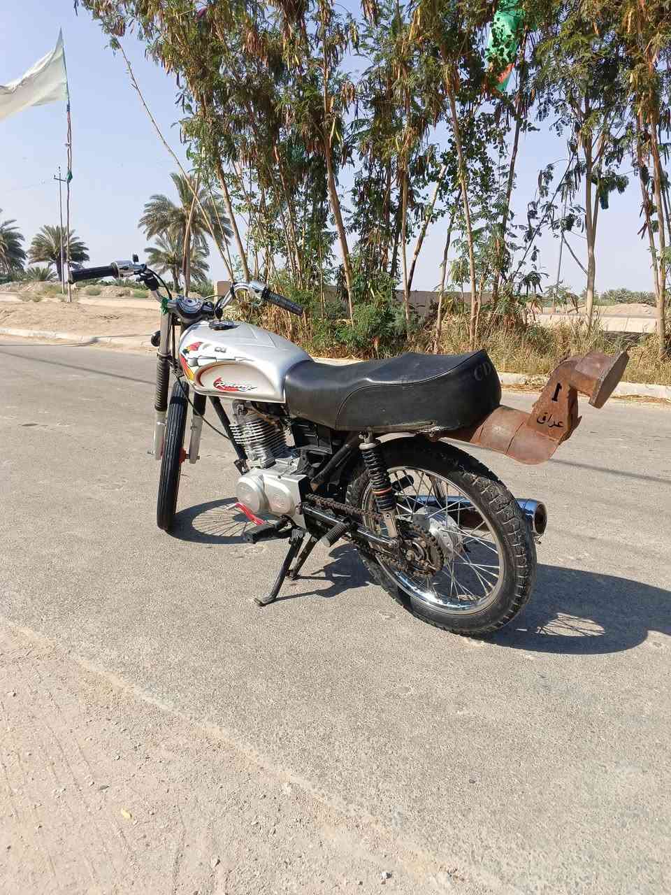 سلام عليكم دراجه نامه اصلي موديل25سكنار دراجه نضيفه  السعر 550 وبيه مجال وترهم مراوس  رقمي ***********

