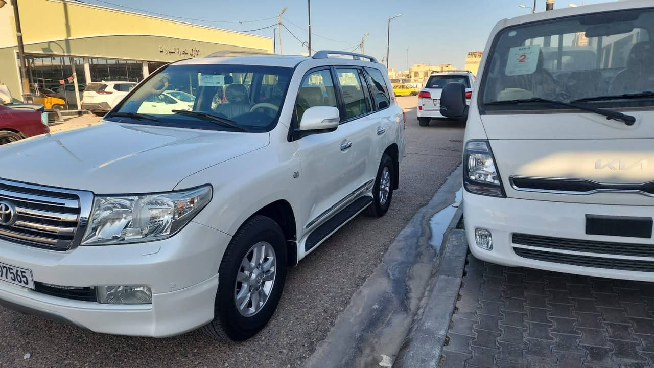 لاندكروز 11 ستينيه مكفواله كير مكينه مكفول مكفواله من الصبغ حداد جديد تخم تايرات ماشيه 
ماشيه 310
رقم بغداد بسمي تحويل ثاني يوم
كشنات جلد بقلوه 
كشنات كهرباء 
السعر 325 وبيها مجال 
موبايل ***********
