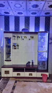 ميز تلفزيون للبيع .. بغداد/ الكرادة  0782 177 1741