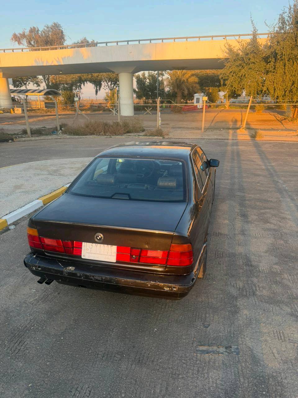 السلام عليكم
BMW 525 i / 1991
- السيارة مصبوغة عام بدون حادث
- كير اوتو
- ريمونت تقفيل وتصعيد جام
-  ويل خلية
- غرفة جلد اسـود
- للتواصل واتس / ***********
- السعر / 52 ورقة وبيها مجال حق الجية
حبيبي السيارة بأي محافظة/منطقة موجودة هسه؟ وإذا تريد شنو وقت المعاينة المناسب؟: 
بغداد البياع 
الاستمارة والملكية شنو وضعهن؟ نقل مباشر لو بيها مراجعة، ومتى آخر فحص/سنوية؟: 
2029 نقل مباشر 
الكهربائيات كلها شغالة لو اكو شي يحتاج شغل مثل المكيف، الزجاج، السنتر، والعدادات؟: 
المكيف غير شغال 
إذا السعر قابل للتفاوض، تريد تبديل أو بس بيع نقد؟: 
اذا متوفر مراوس ماكو مشكله سيارة BUD او كيا فورتي 