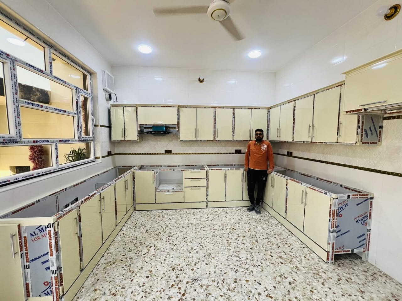 مستمرين في الأعمال اليومية 
عمل اليوم  كاونتر ألمنيوم ومحجر المنيوم في دار الاخ مؤيد الشمري  
 
        الحاج سيد ميثم للألمنيوم 
كاونترات محجرات بيبان شبابيك بكافه الأنواع 
بأدارة :الحاج سيد ميثم بهية   
للتواصل خاص او الاتصال على الارقام التالية
☎️(***********)
☎️(***********)
