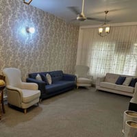 مستعجل • ٤ قطع • ميز بدون شاشه