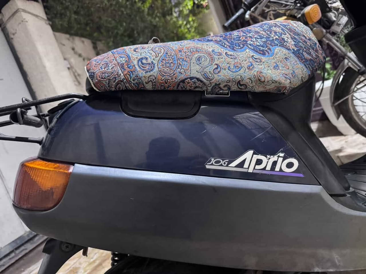 بطة موديل تسعينات حاوية
دراجة كاملة و كل غراضها بلاد اصليه جديدة 

سعر 

(750) الف 

و هذا رقمي 

***********
