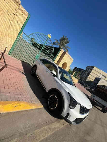 سورينتو ٢٠٢٤ خليجي لون ابيض مكينة ٤ سلندر ٢٥٠٠ رقم اربيل بانوراما بصمة ٧ راكب ٣ قطع تبريد حساسات امامي خلفي شاشة متصلة كير ماوس كشنات كهرباء مخمل واني مغلفهن جلد والارضية ايضا مغلفة جلد ماشية ٢١ الف كيلو السيارة مكفولة وبدون اي نقص السعر (٢٨٥) وبيهة مجال مكانهة بغداد حي الجهاد للاستفسار (***********) ابو ليان
