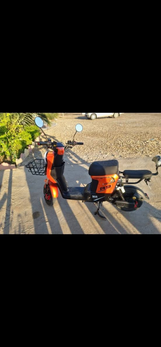 دراجه R9للبيع دراجه نضيفه بطاريات جديدة 32 مبير عنوان البصره الهارثه سعر 400 وبيها  رقم الهاتف ***********
