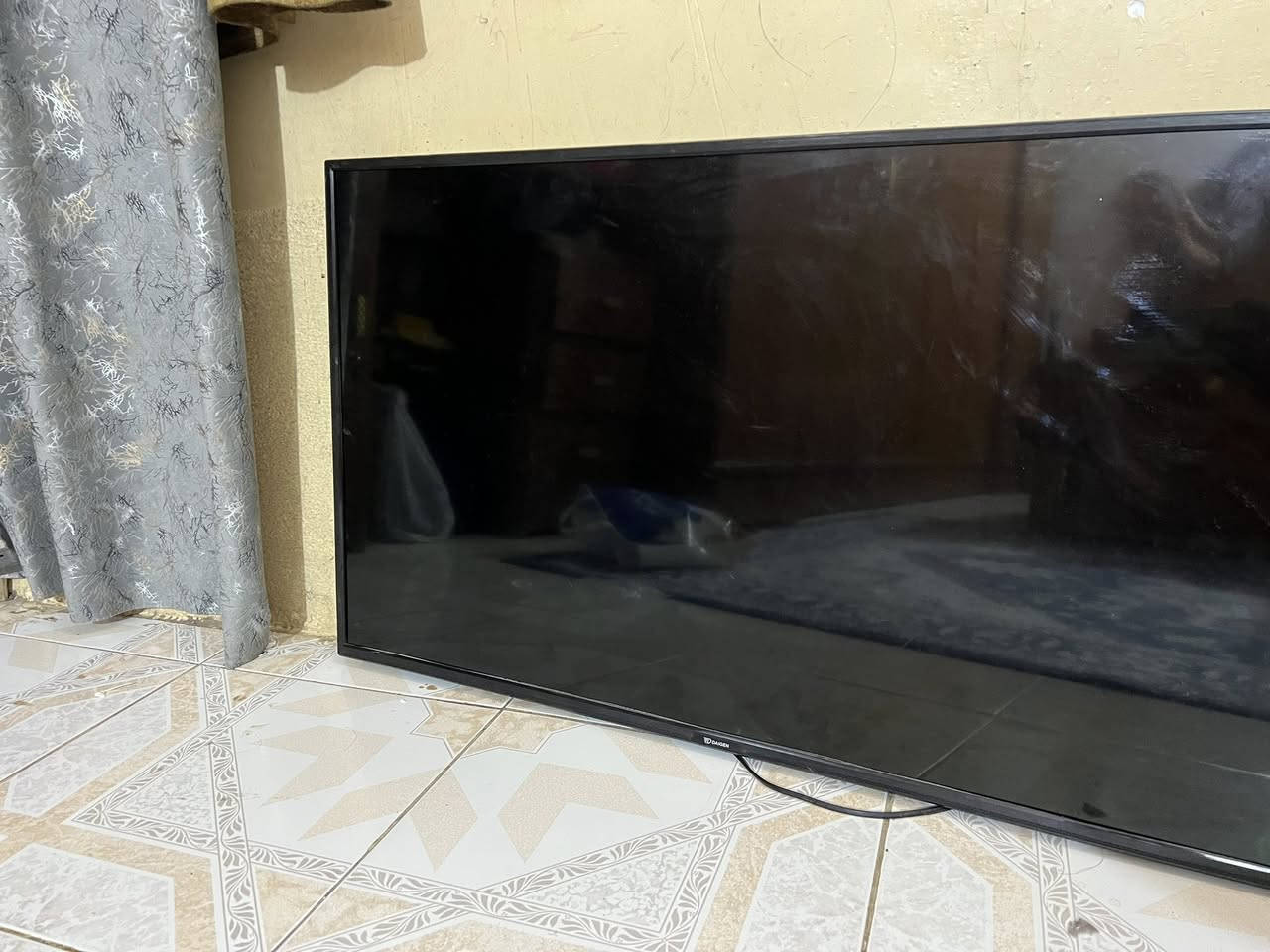 للبيع شاشة Daigen 43 بوصه
مستعملة - نظيفة جداً 📺

المواصفات:
النوع: شاشة Daigen
الإصدار: V2.68.00 
الحالة: شغالة 100%، صورة واضحة وصوت ممتاز، مابيها خطوط ولا بقع
الملحقات: مع الريمونت والكيبلات
ملاحظة: استعمل شخصي وخالي من الأعطال

السبب للبيع: أجتني شاشه ورايد ابيعه
السعر: [قفل 180]   
المكان: [االنجف/]  
التواصل: خاص /


**إذا كنت صاحب هذا الإعلان وتريد حذفه لأي سبب، رجاءا أرسل رسالة إلى الدعم الفني**