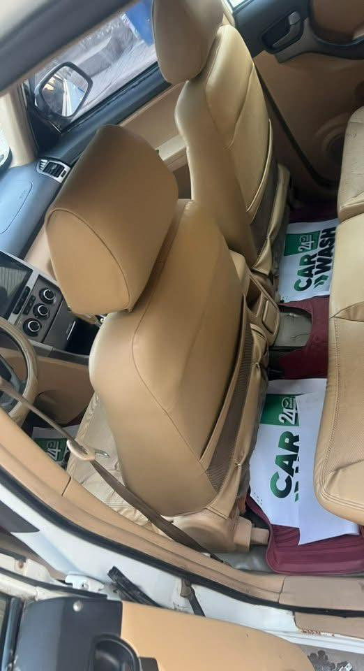 السلام عليكم سيارة شيري تيكو 2013 للبيع رقم بغداد  انكليزي  بأسمي محرك كير اوتو ماتيك مكفول سيارة جدا نظيفة تخم تاير جديد كهربائيات شغاله فتحة سقف كامرة خلفيه شاشة اندرويد 
الهاتف ***********
مكان السيارة بغداد رئاسة العبيدي
السعر 60 وبيه مجال بسيط
