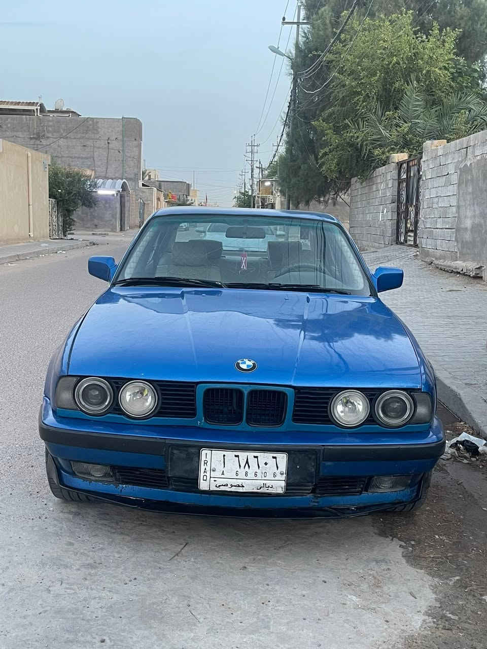 السلام عليكم
BMW -520i-1988

-السياره كير ومكينه جدد توني شادهم بمجمع مشن
-البجم الأمامي توني معمره من لايتات ودعامية وبلوجكتر 
-ويل كب وتايرات حلوات 
-حداديه نظافه 50‎%‎
-صبغه جماليه جديدة 
-سماعات جدد 

السياره توني معمرها وعوزها بس غرفة و ترتيبات بسيطة 
للبيع او مراوس      السعر 40 وبيها مجال 
رقم الهاتف. ***********
